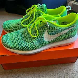 Nike Roshe NM flyknit size 14 mens